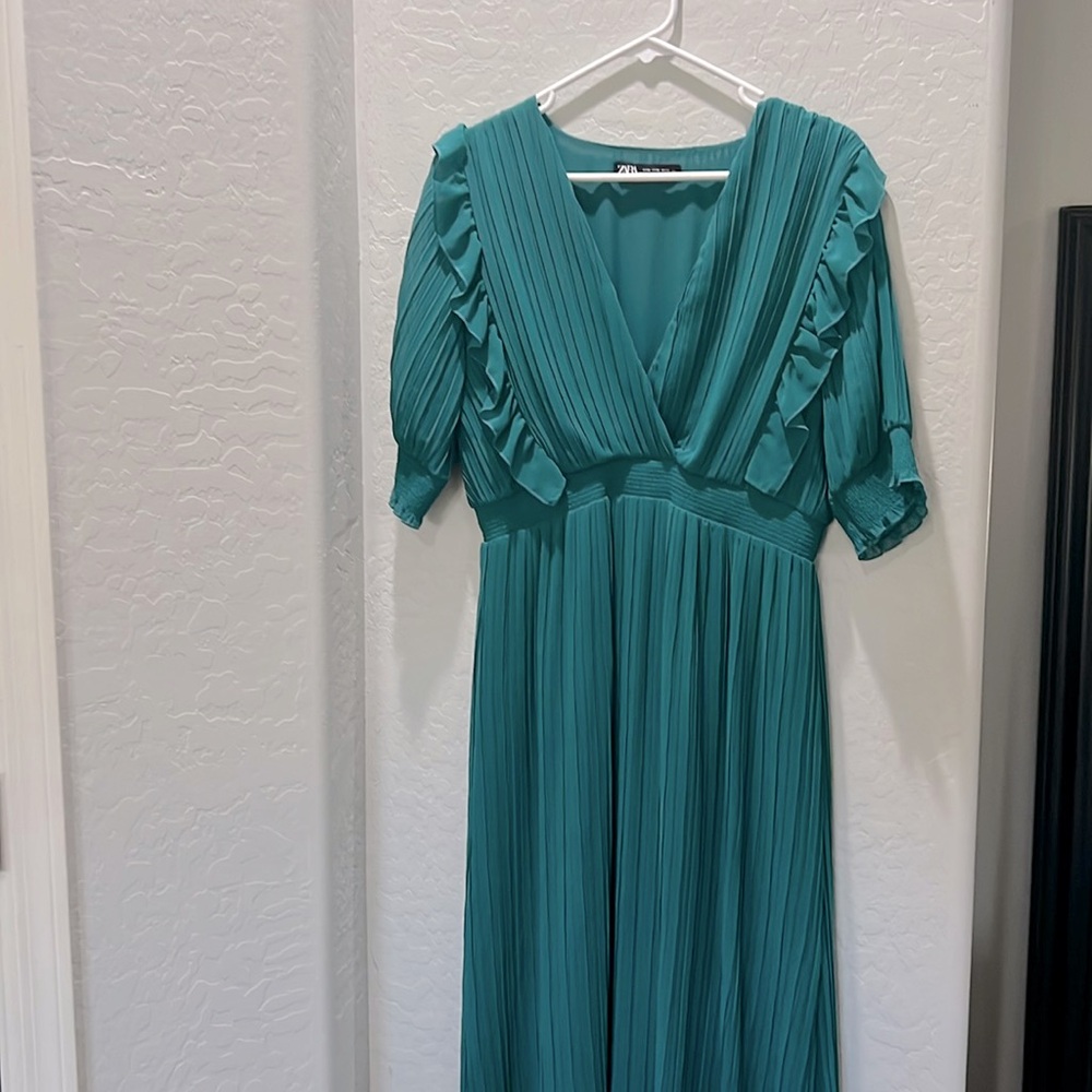 Zara shirt sleeve pleated dress